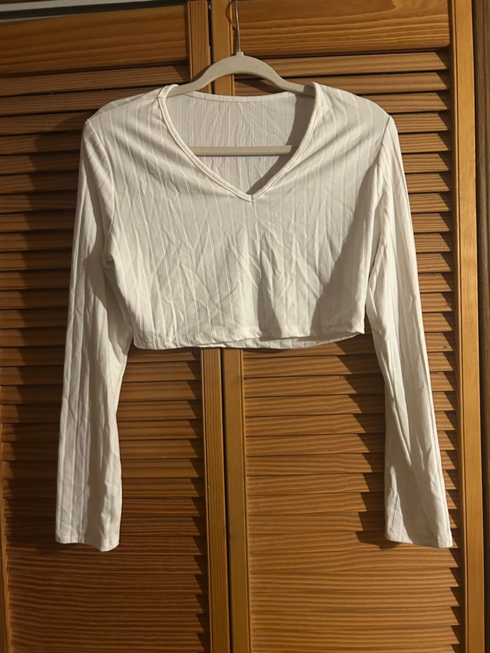White Ribbed V-Neck Long-Sleeve Crop Top